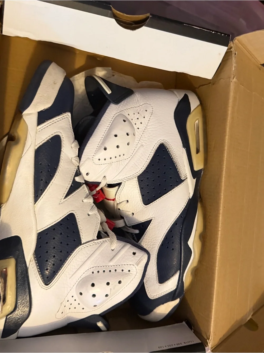 Air Jordan 6 Olympic 2000s sneakers (Size 41/ Men’s 8)